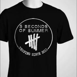 5SOS black tee